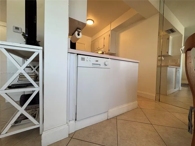 $154,950 | 1700 Pierce Street, Unit 702, Hollywood, FL 33020