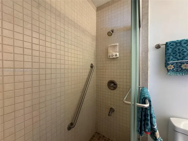 $154,950 | 1700 Pierce Street, Unit 702, Hollywood, FL 33020