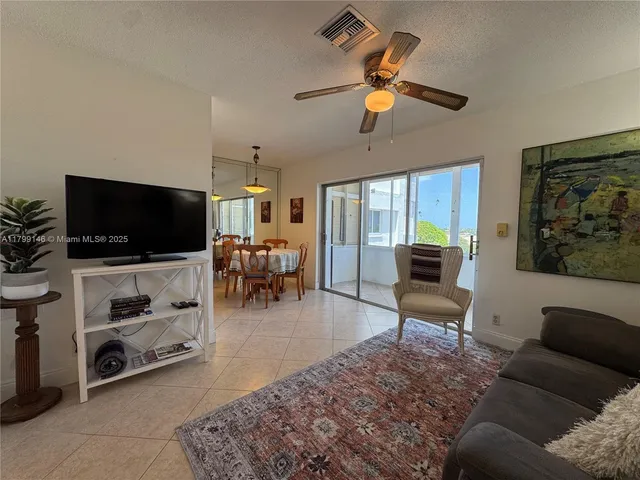 $154,950 | 1700 Pierce Street, Unit 702, Hollywood, FL 33020
