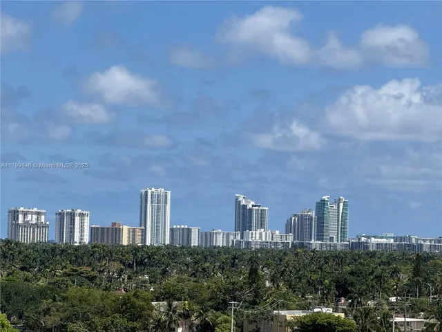 $154,950 | 1700 Pierce Street, Unit 702, Hollywood, FL 33020