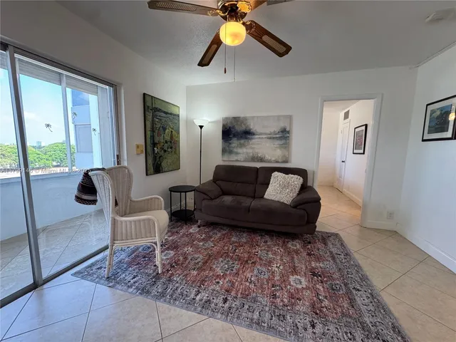 $154,950 | 1700 Pierce Street, Unit 702, Hollywood, FL 33020