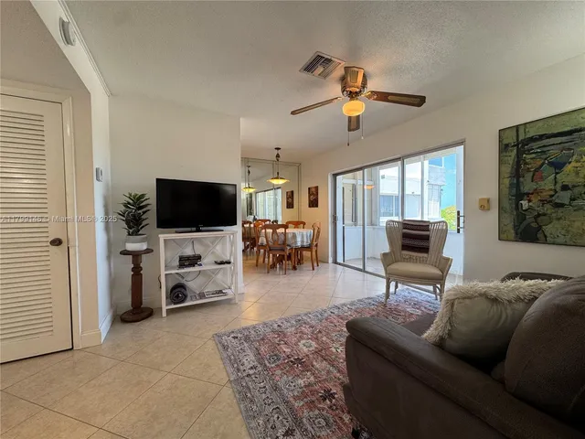$154,950 | 1700 Pierce Street, Unit 702, Hollywood, FL 33020