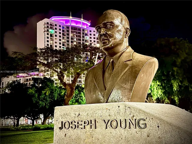 $154,950 | 1700 Pierce Street, Unit 702, Hollywood, FL 33020