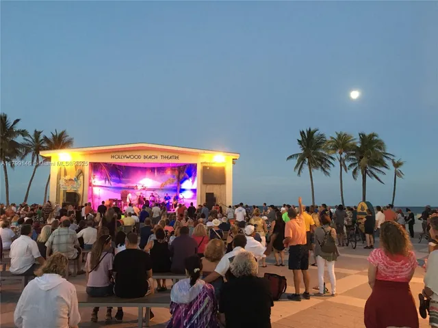 $154,950 | 1700 Pierce Street, Unit 702, Hollywood, FL 33020