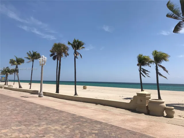 $154,950 | 1700 Pierce Street, Unit 702, Hollywood, FL 33020