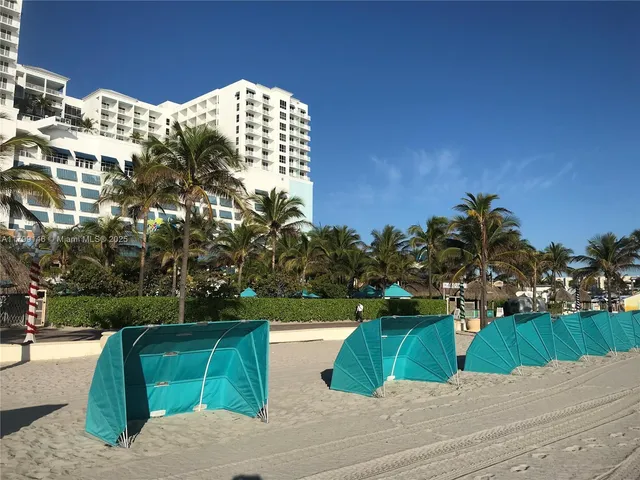 $154,950 | 1700 Pierce Street, Unit 702, Hollywood, FL 33020