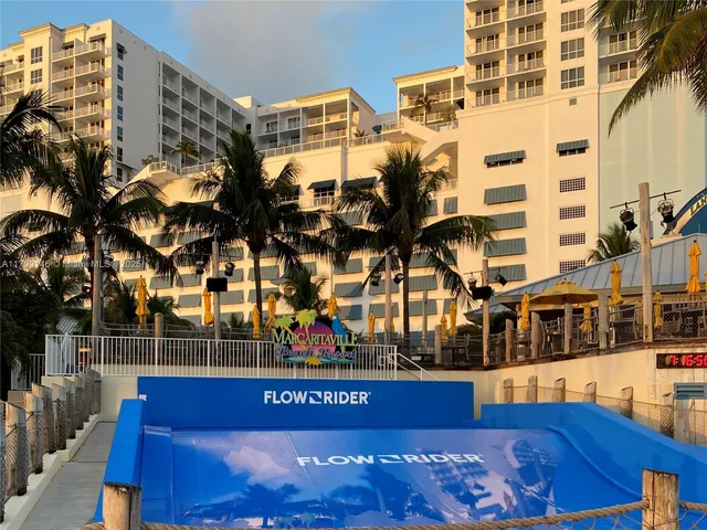 $154,950 | 1700 Pierce Street, Unit 702, Hollywood, FL 33020