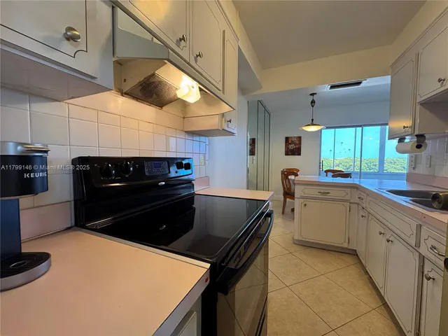$154,950 | 1700 Pierce Street, Unit 702, Hollywood, FL 33020