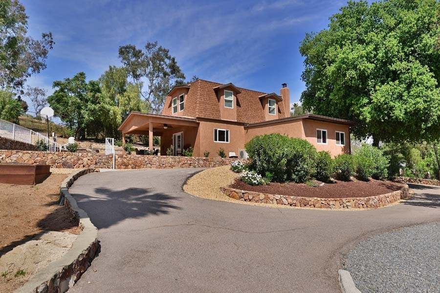 420 Mountain View Road El Cajon, CA 92021 - Photo 4 of 25