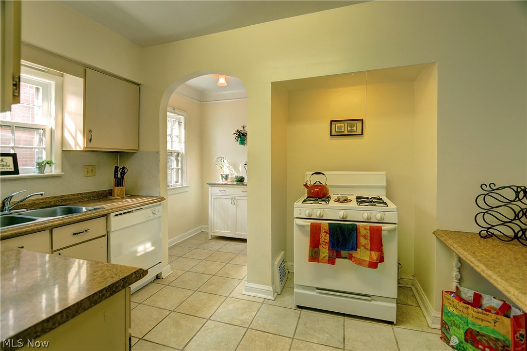 3697 Winchell Road Beachwood, OH 44122 - Photo 9 of 22 First floor kitchen with eat-in area