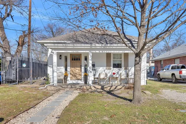 $2,450 | 302 South Saint Mary Avenue, Dallas, TX 75214