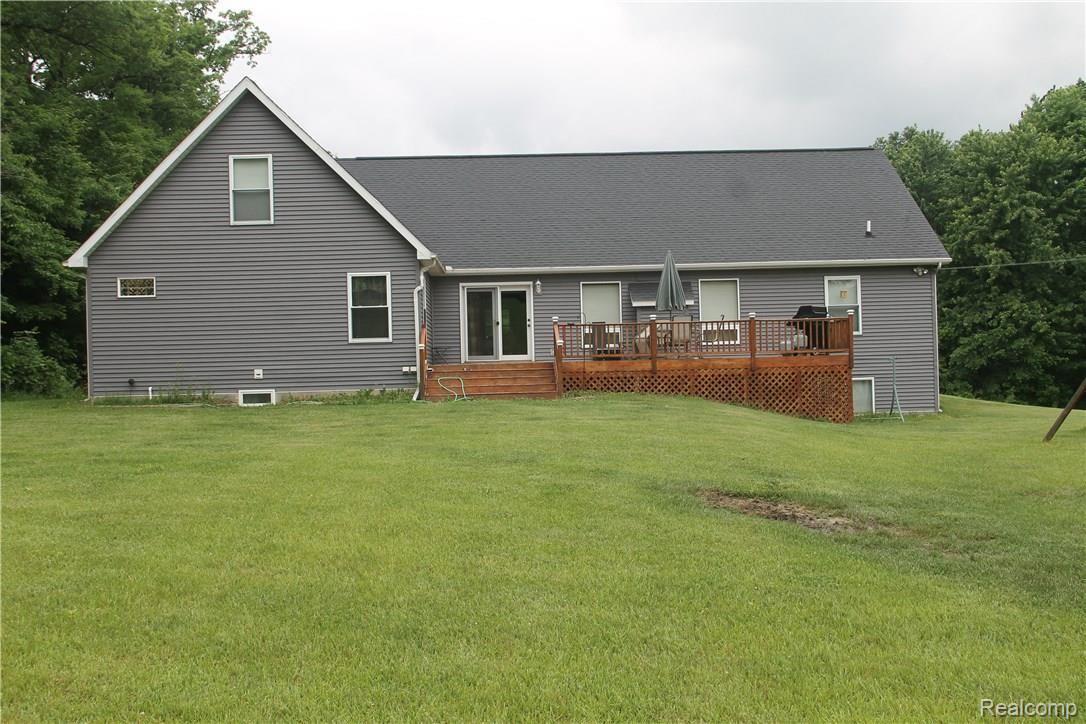 278 Gray Road Lapeer, MI 48446 - Photo 4 of 12 IMG_8834.JPG