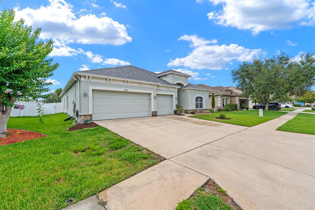 6751 Boulder Run Loop Wesley Chapel, FL 33545 - Photo 4 of 37