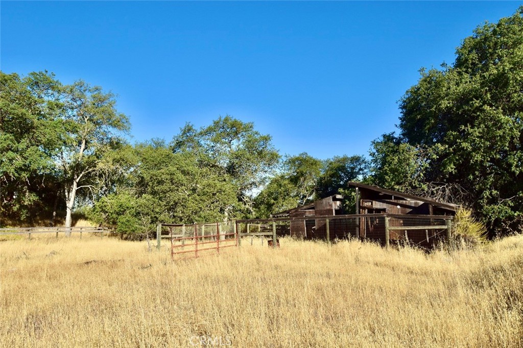 74010 Copperhead Road Bradley, CA 93426 - Photo 10 of 20 a view of a yard covered with snow in the ocean