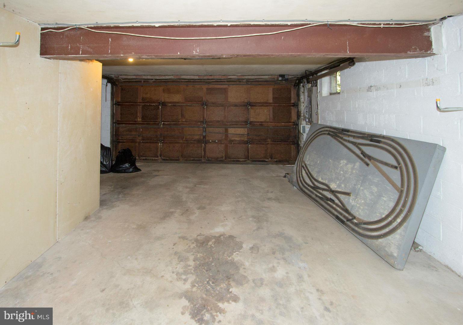 1852 Circle Road Ruxton, MD 21204 - Photo 17 of 22 Attached 2 Car Garage