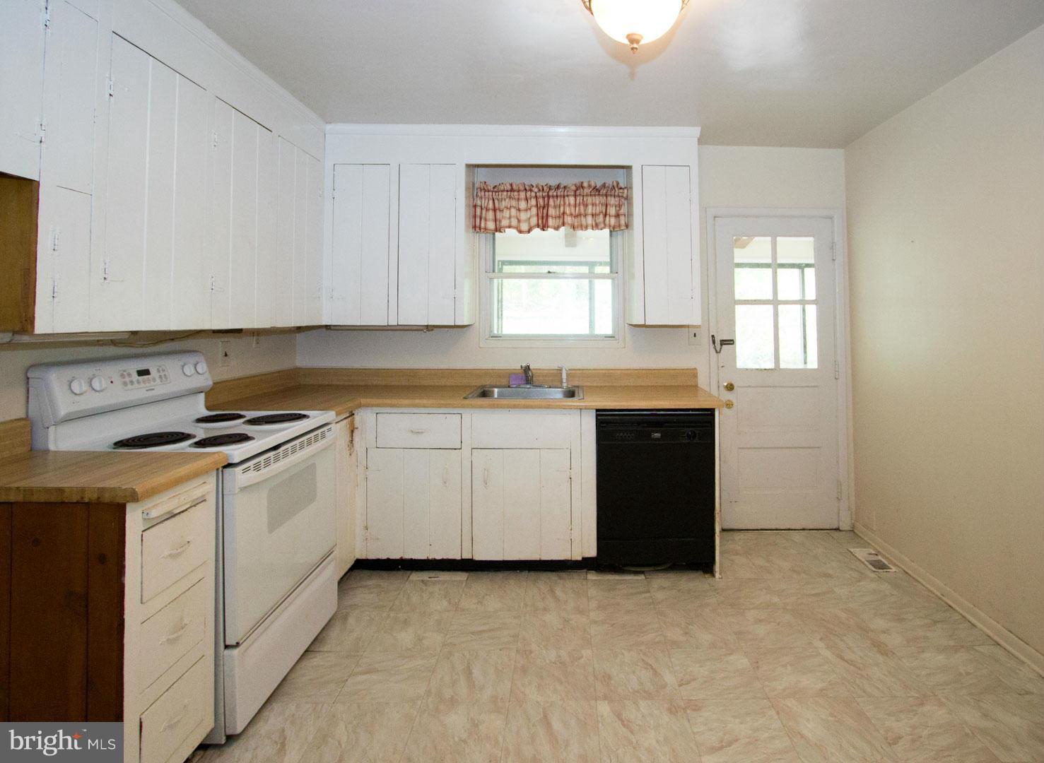 1852 Circle Road Ruxton, MD 21204 - Photo 6 of 22 Kitchen