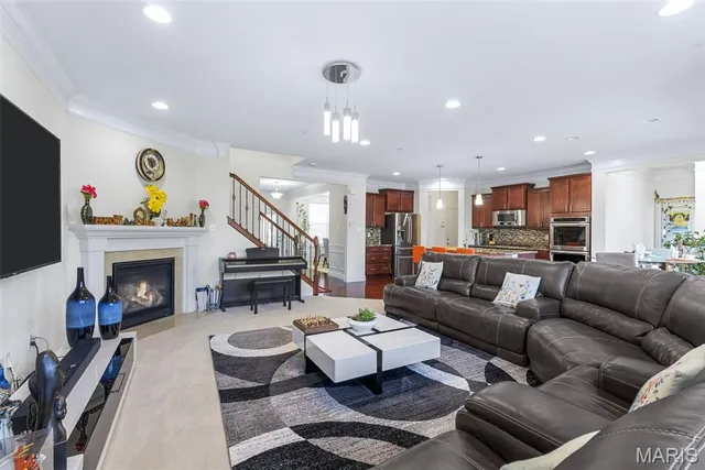 $924,500 | 718 Savannah Crossing Way, Chesterfield, MO 63017