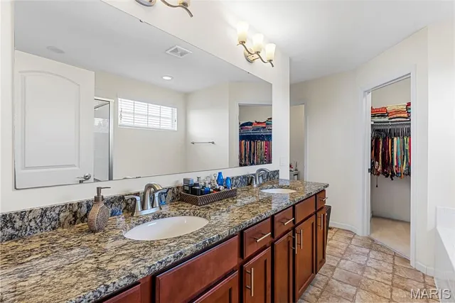 $924,500 | 718 Savannah Crossing Way, Chesterfield, MO 63017