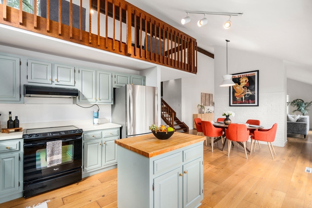 351 Silver Hill Road Concord, MA 01742 - Photo 7 of 37