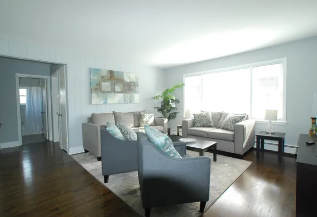 $1,800 | 2246 South 17th Avenue, Unit 2W, North Riverside, IL 60546