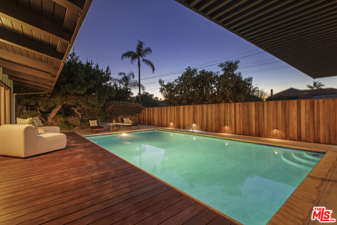 9440 Gallatin Road Downey, CA 90240 - Photo 45 of 55 a backyard of a house with table and chairs