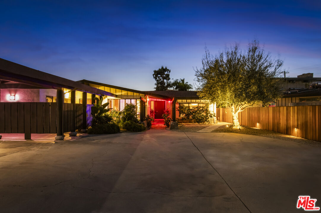 9440 Gallatin Road Downey, CA 90240 - Photo 5 of 55 a view of a basketball court