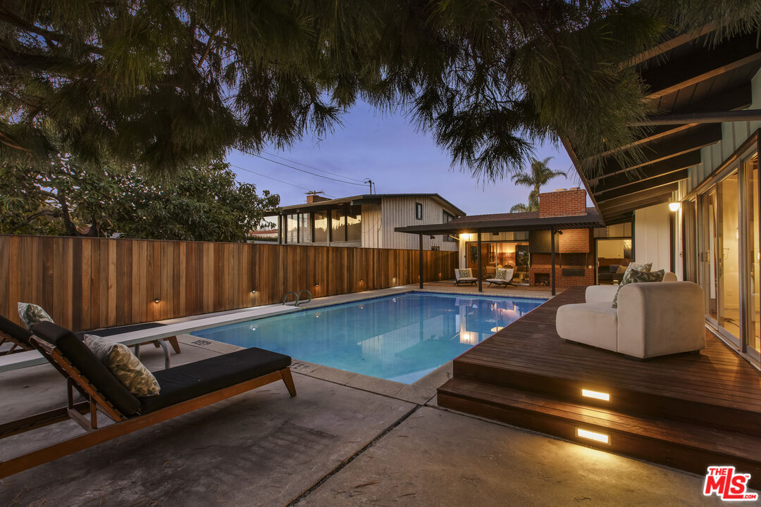 9440 Gallatin Road Downey, CA 90240 - Photo 51 of 55 a backyard of a house with table and chairs