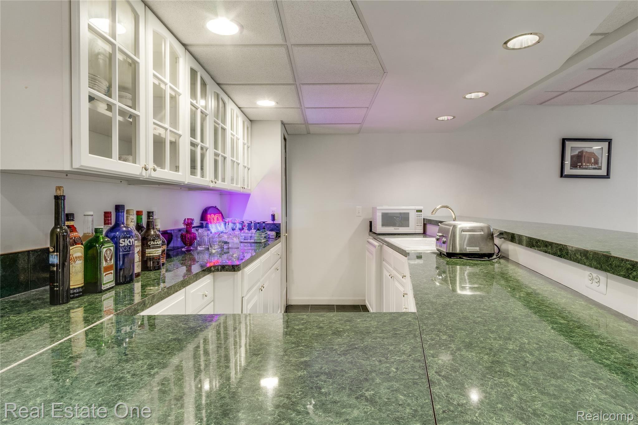 2802 Eagle Drive Rochester, MI 48309 - Photo 66 of 78 Interiors (63 of 69).jpg