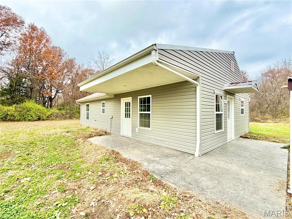 307 Walnut Street Bellflower, MO 63333 - Photo 2 of 20