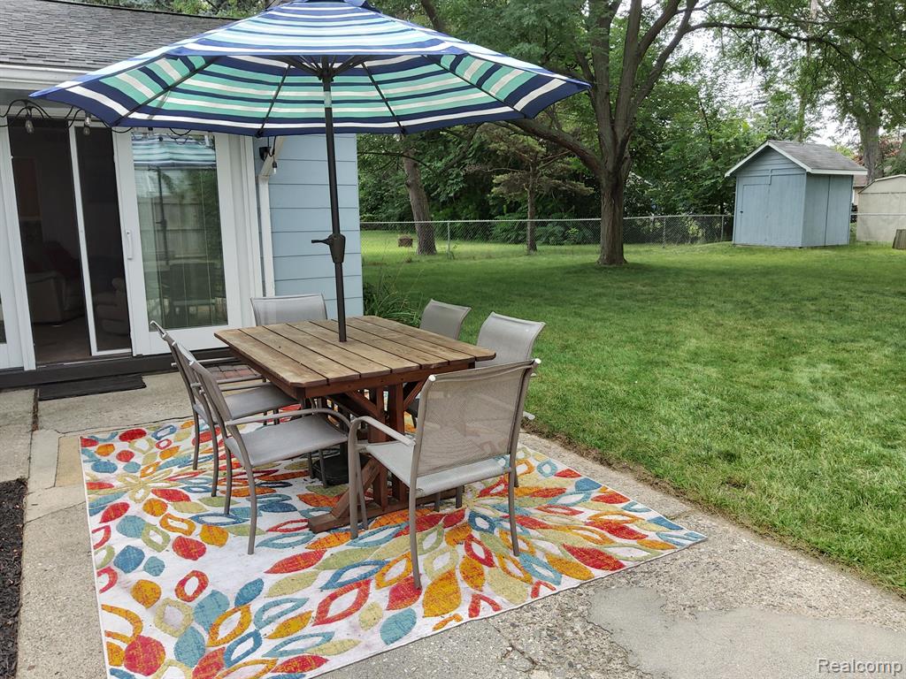 1058 Avon Manor Road Rochester Hills, MI 48307 - Photo 22 of 24