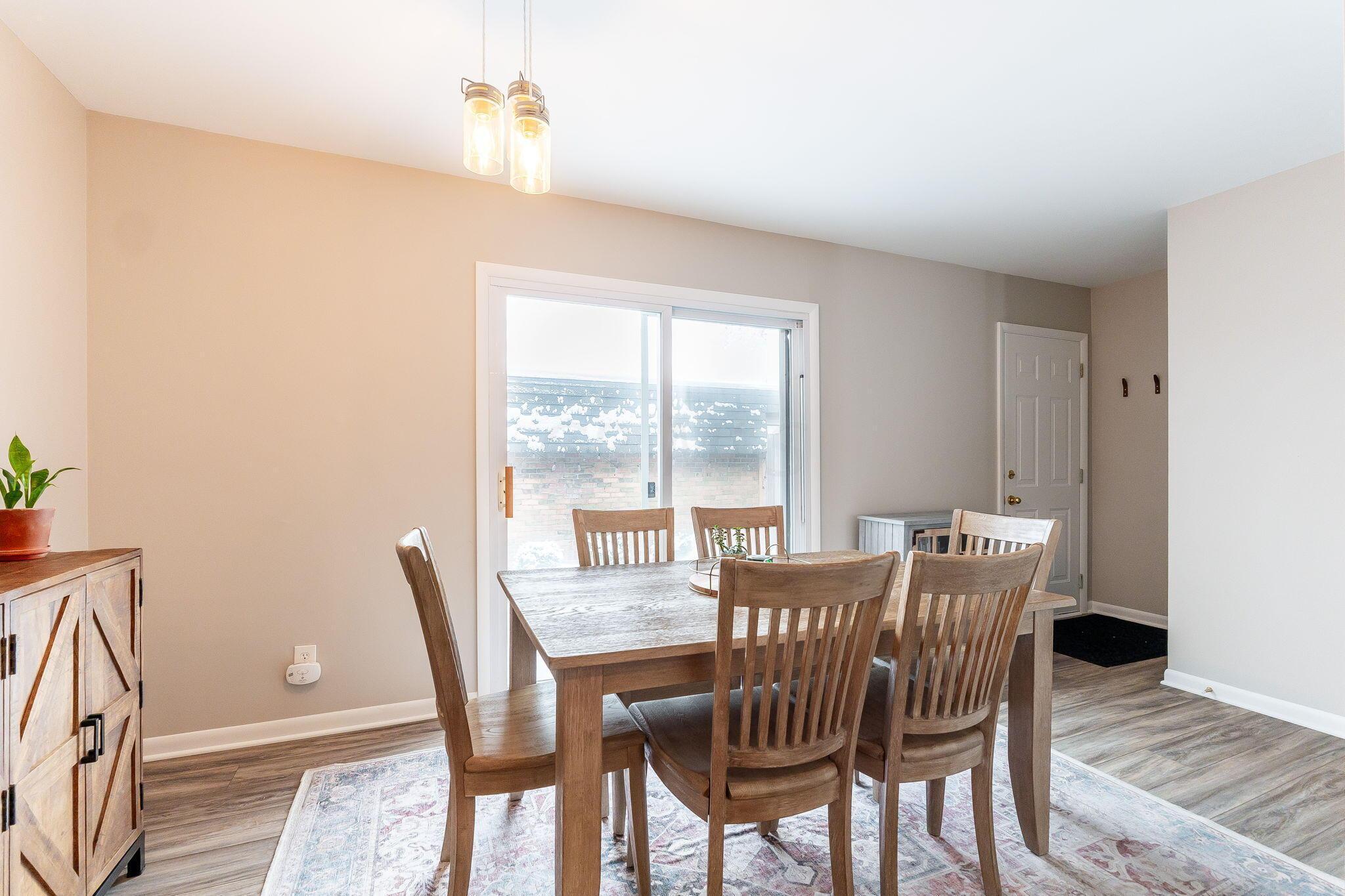 3600 Reed Road, Unit 11 Columbus, OH 43220 - Photo 19 of 52 Natural Lighting