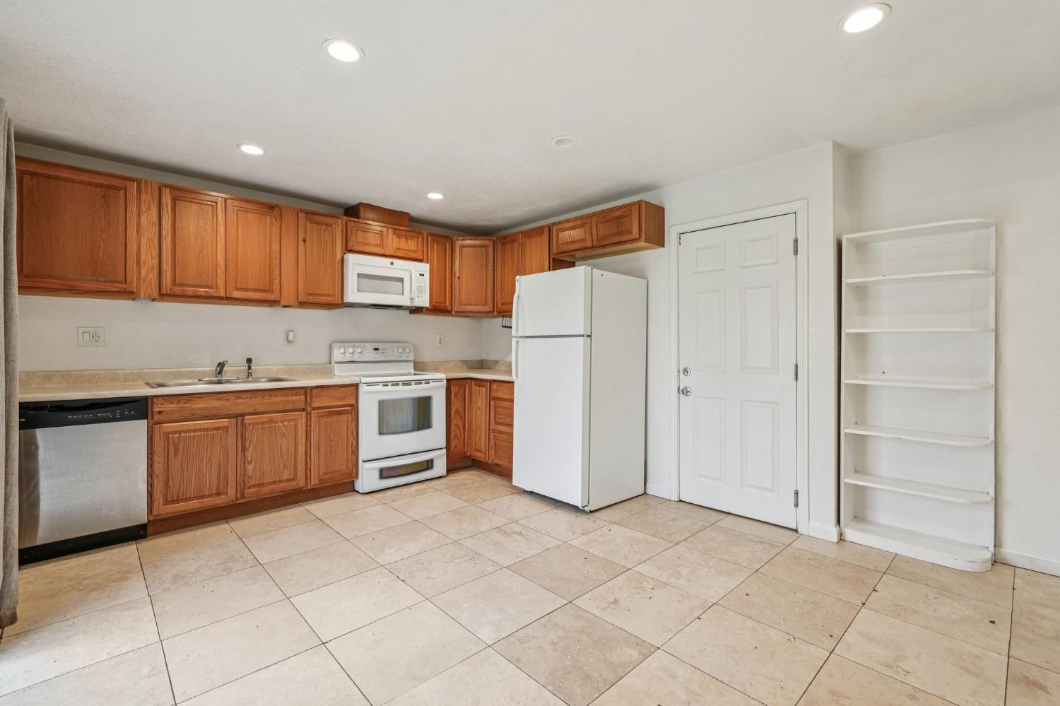 2753 Lerwick Road Sacramento, CA 95821 - Photo 6 of 32