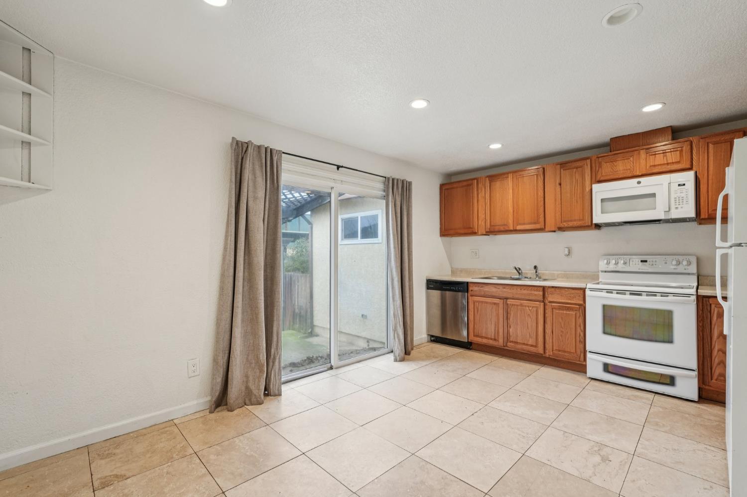 2753 Lerwick Road Sacramento, CA 95821 - Photo 8 of 32