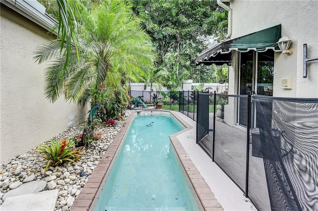 8171 Hampton Wood Drive Boca Raton, FL 33433 - Photo 28 of 56 a view of a backyard with sitting area