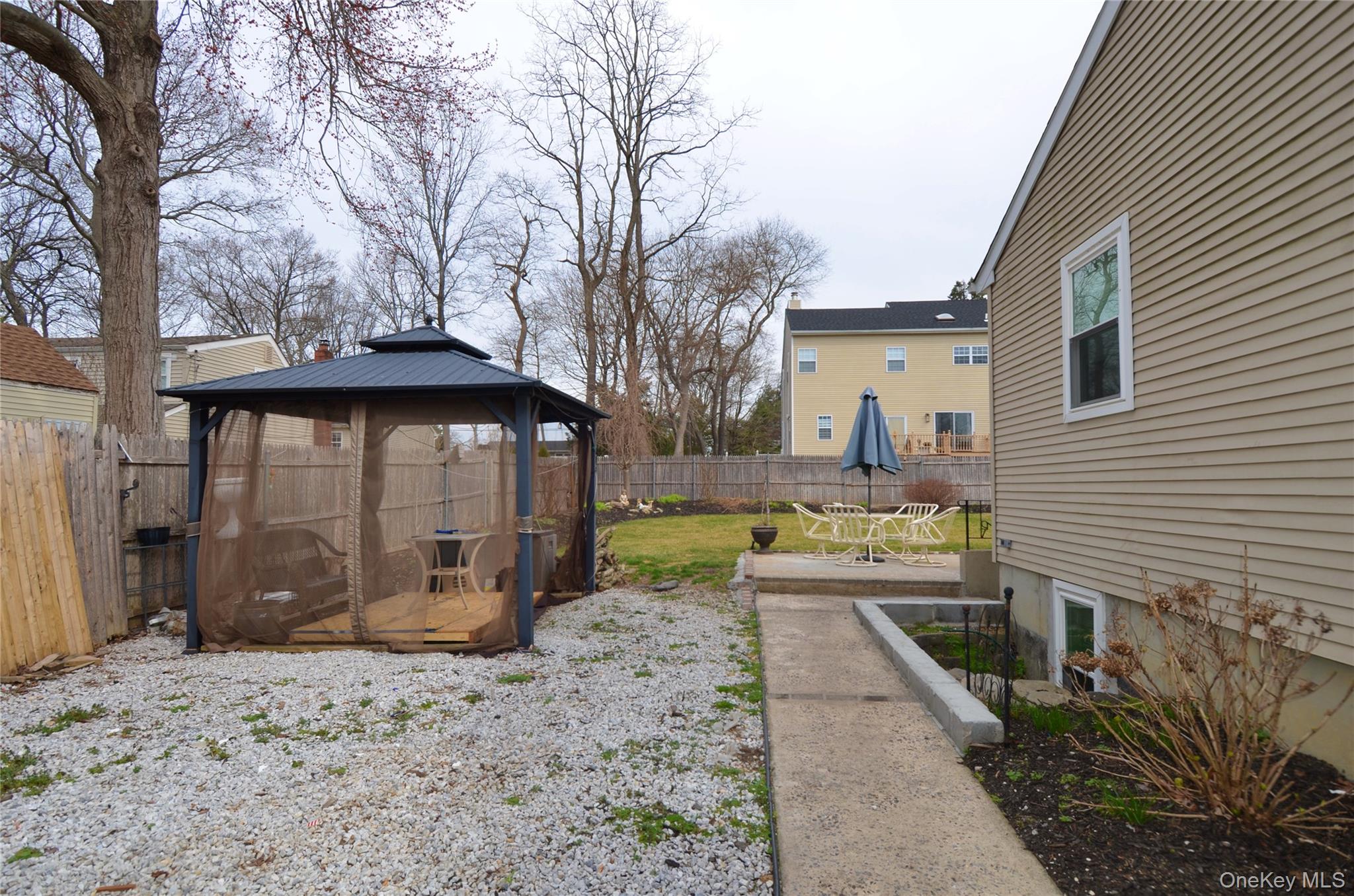 61 Manchester Road Huntington, NY 11743 - Photo 13 of 16