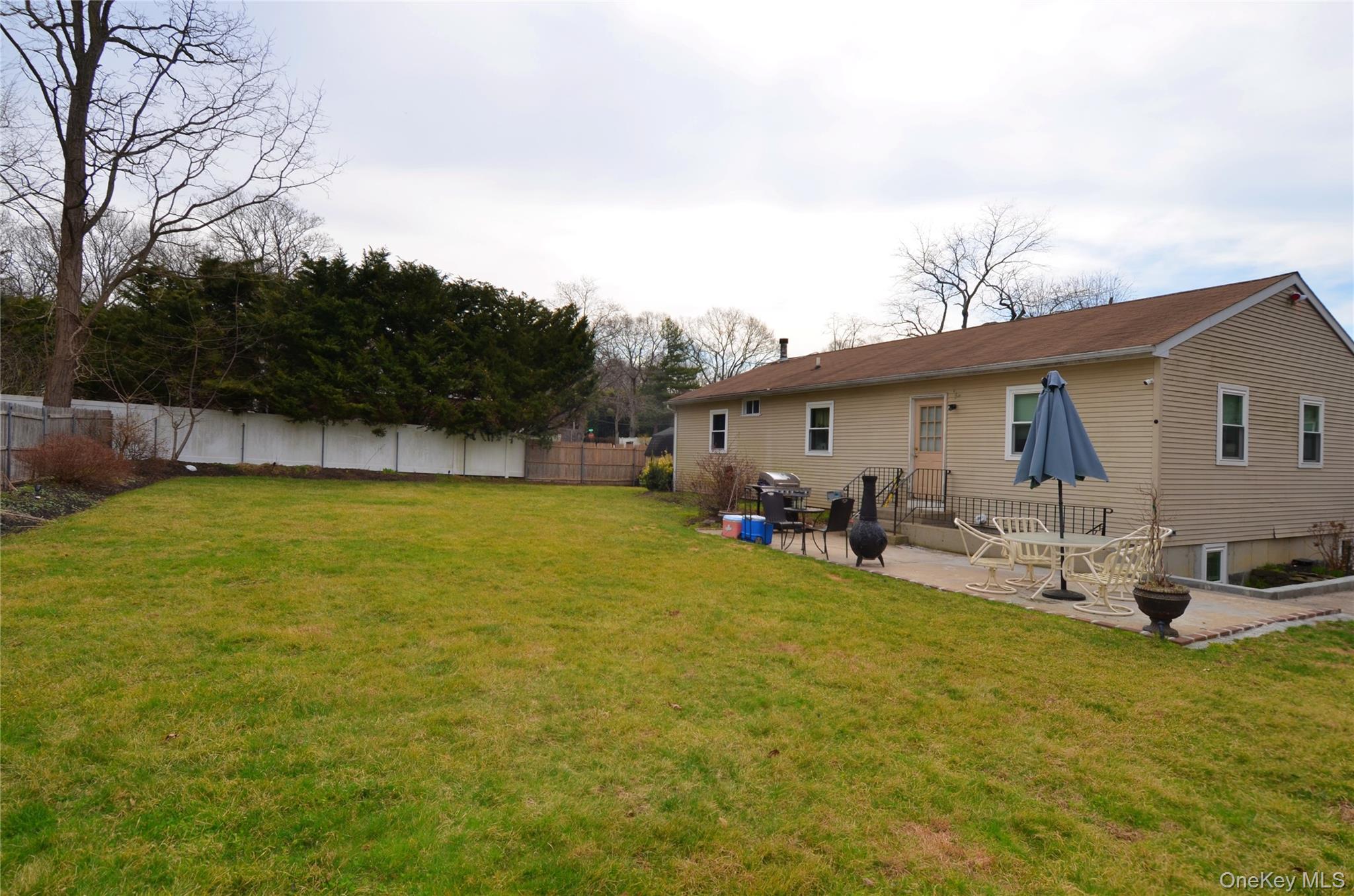 61 Manchester Road Huntington, NY 11743 - Photo 14 of 16