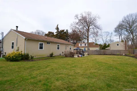 $750,000 | 61 Manchester Road, Huntington, NY 11743