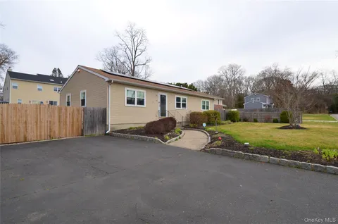 $750,000 | 61 Manchester Road, Huntington, NY 11743