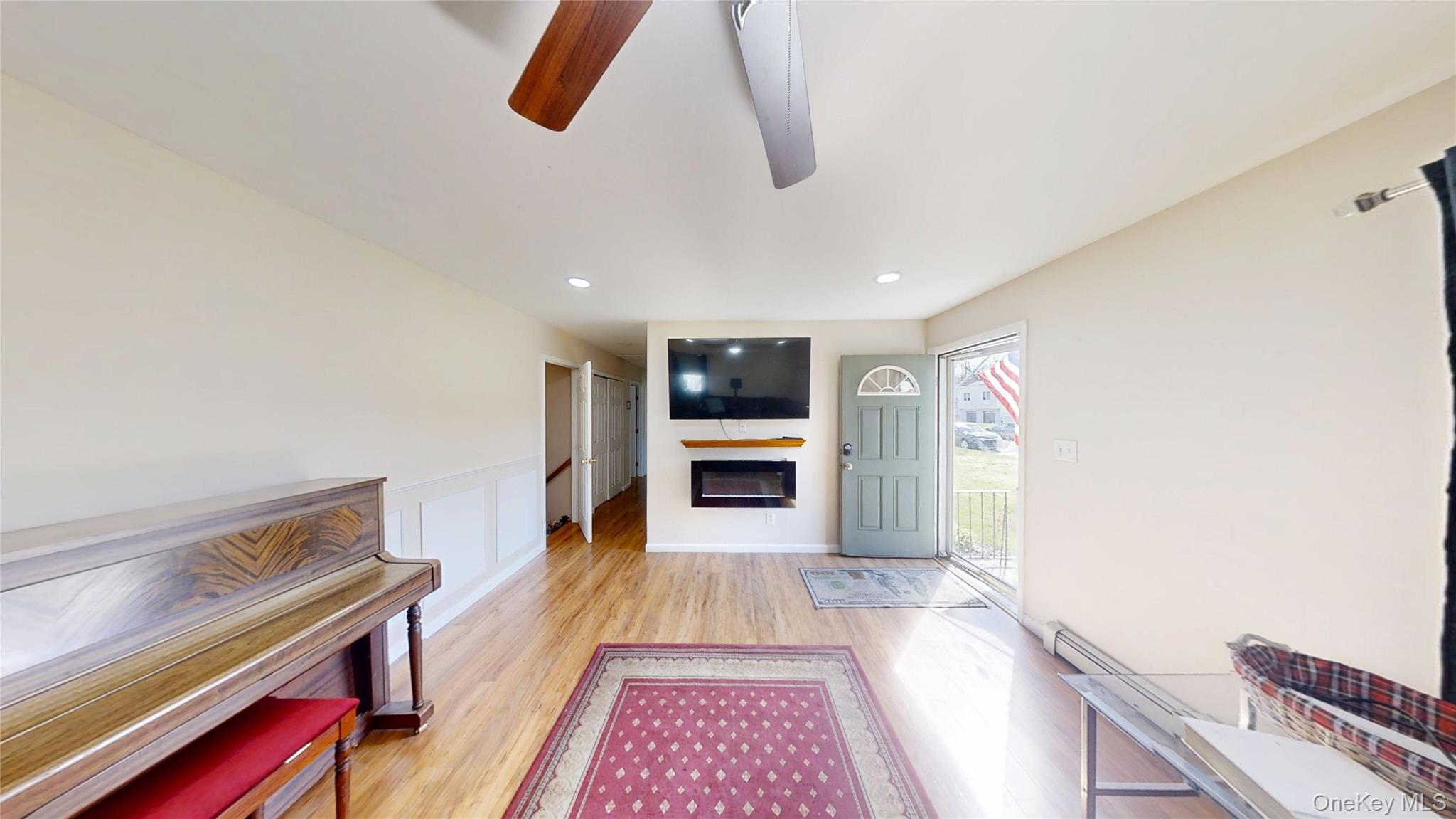 61 Manchester Road Huntington, NY 11743 - Photo 3 of 16 Formal Living Room with ceiling fan