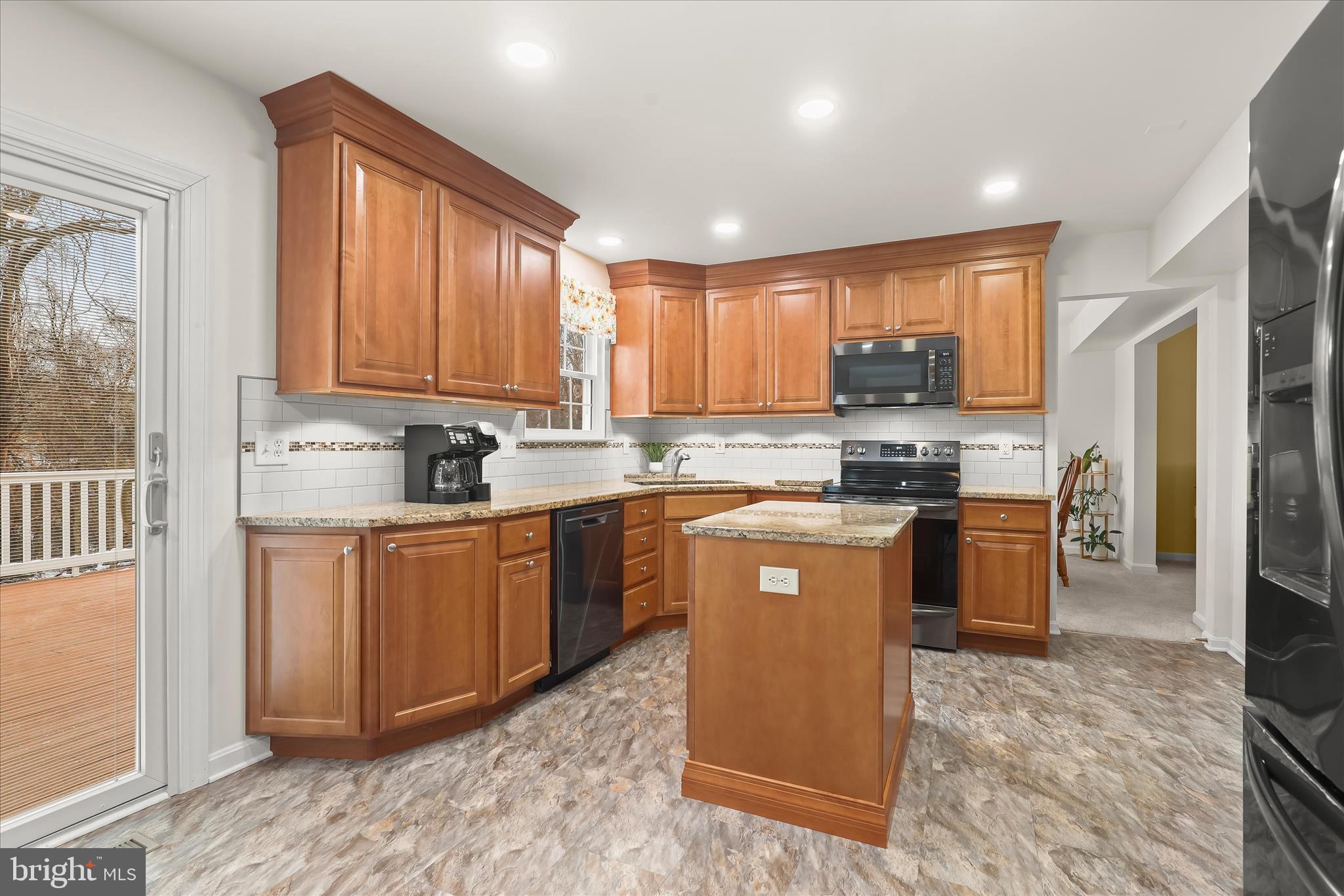 6463 Tydings Road Sykesville, MD 21784 - Photo 14 of 104 Decorative Backsplash - Undermount Lighting