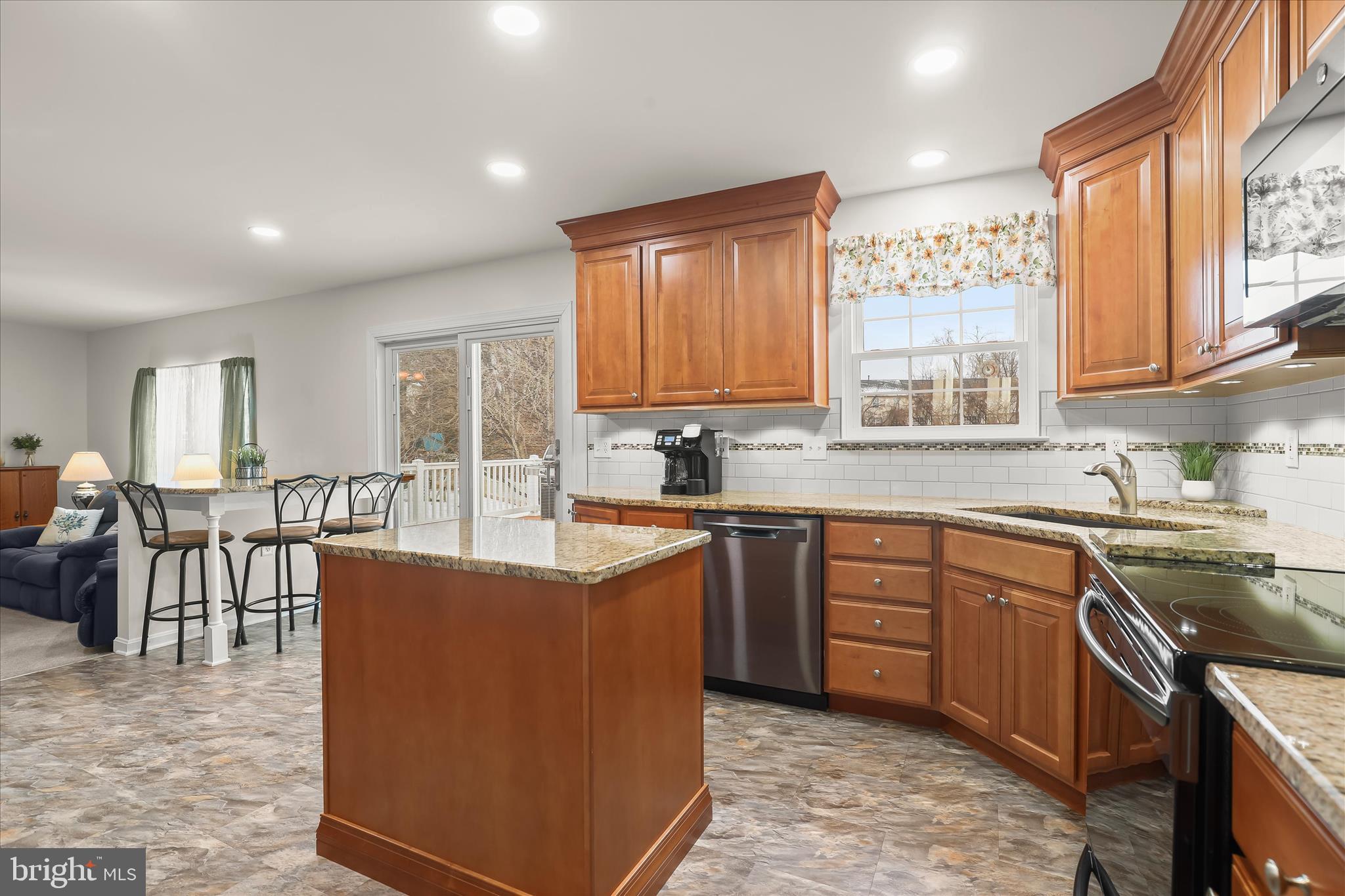 6463 Tydings Road Sykesville, MD 21784 - Photo 18 of 104 a kitchen with lots of counter top space