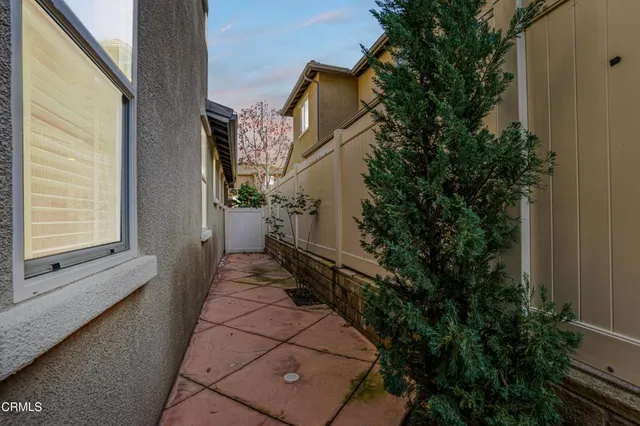 a view of entryway with a house