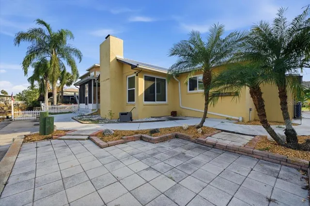 a front view of house with yard and entertaining space