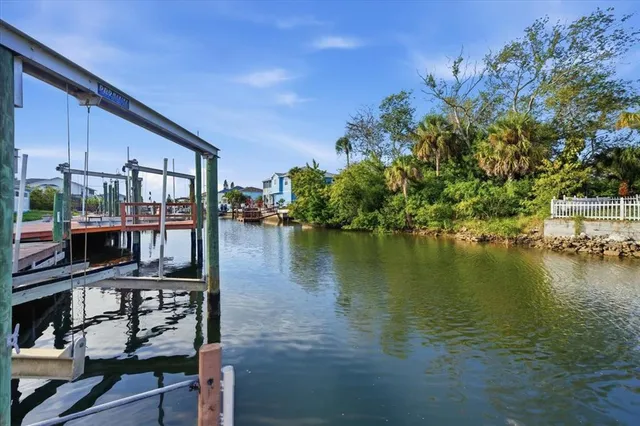 $2,400 | 7527 Hatteras Drive, Hudson, FL 34667