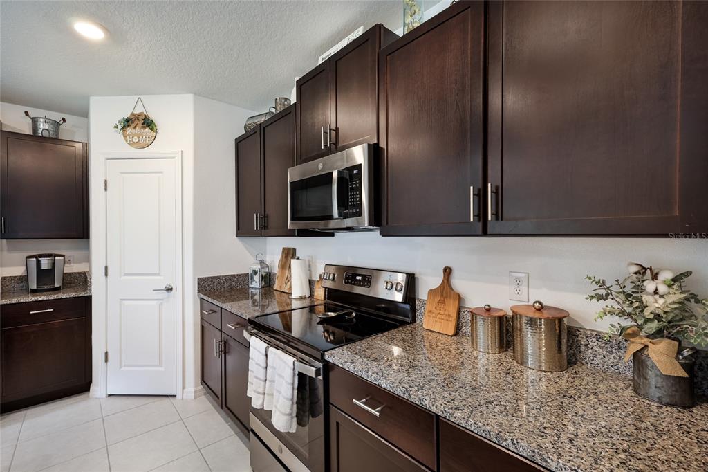 5552 Blue Azure Drive Wimauma, FL 33598 - Photo 9 of 63
