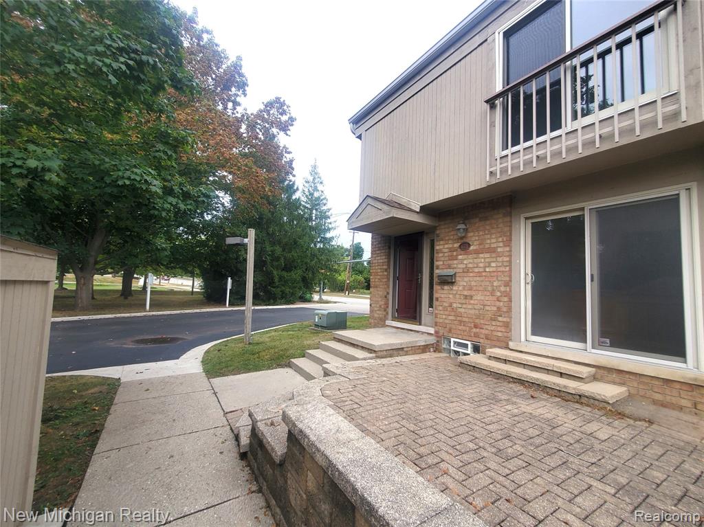 673 Oakbrook West Rochester Hills, MI 48307 - Photo 4 of 36 Gallery Image 4