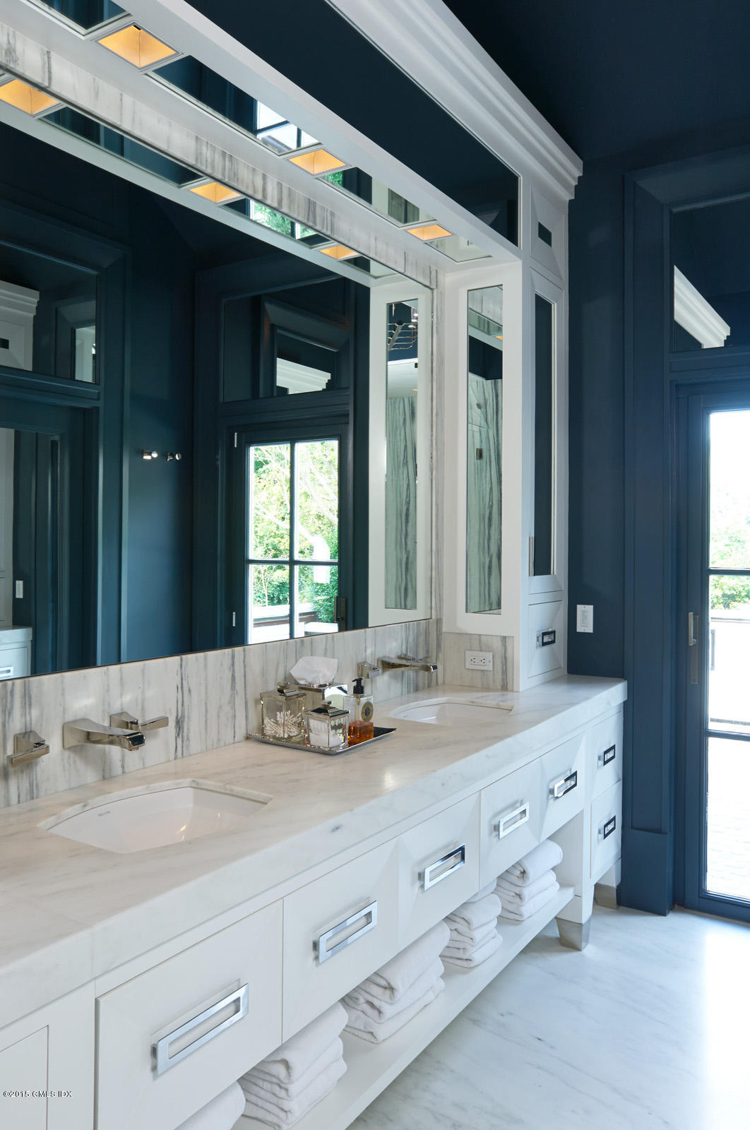 409 Round Hill Road Greenwich, CT 06831 - Photo 14 of 17 a bathroom with a sink and a mirror