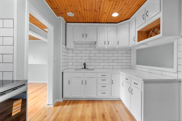 $409,000 | 160 Brooks Hill Road, Wolcott, CT 06716