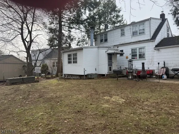 a view of a house with backyard