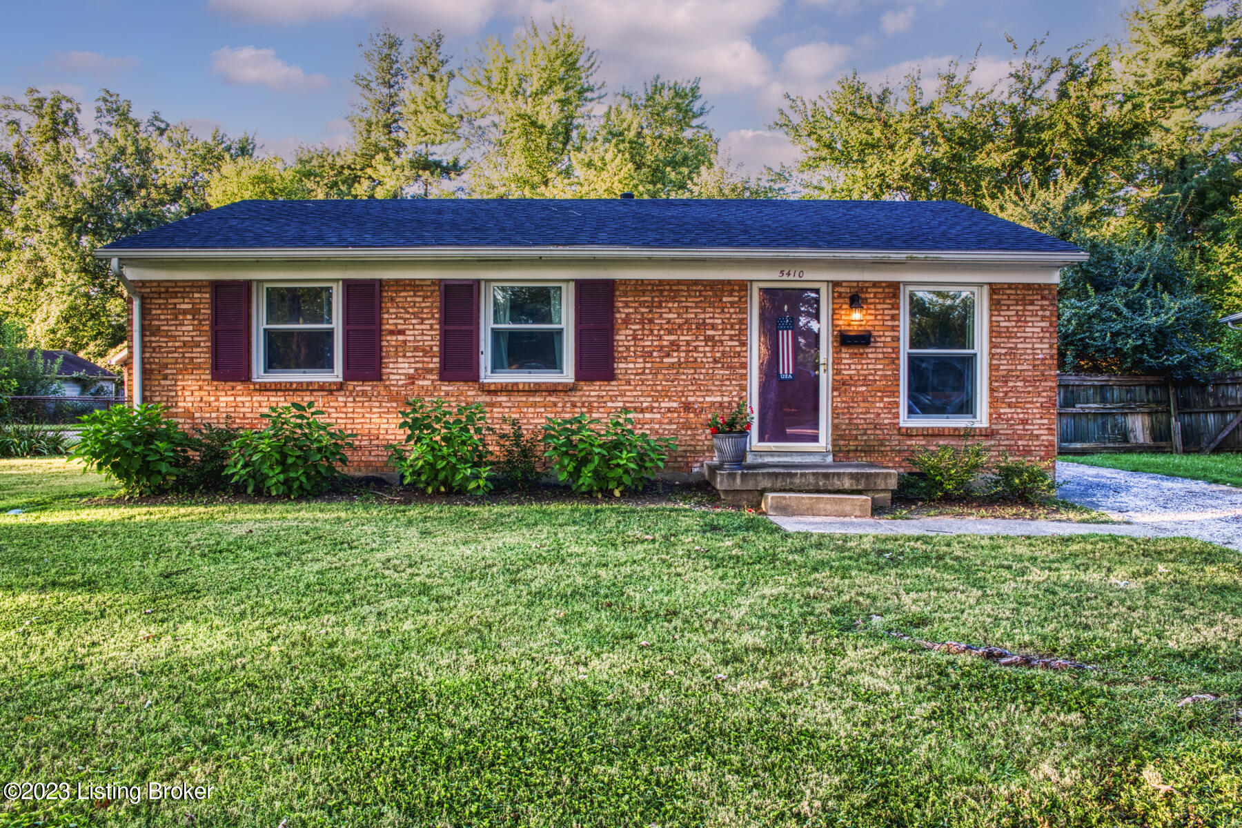 5410 Rayburn Road Louisville, KY 40272 - Photo 1 of 24 5410 Rayburn Rd